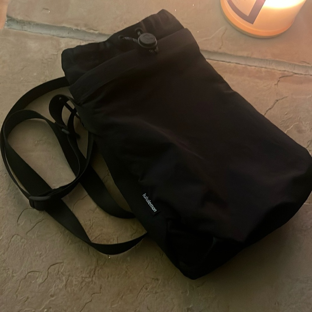 LuluLemonm Water Bottle Bag - Like New - Black